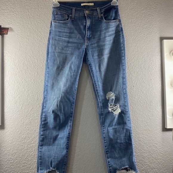 Levi’s High Rise Slim Straight Crop Distressed Jeans - Picture 4 of 16